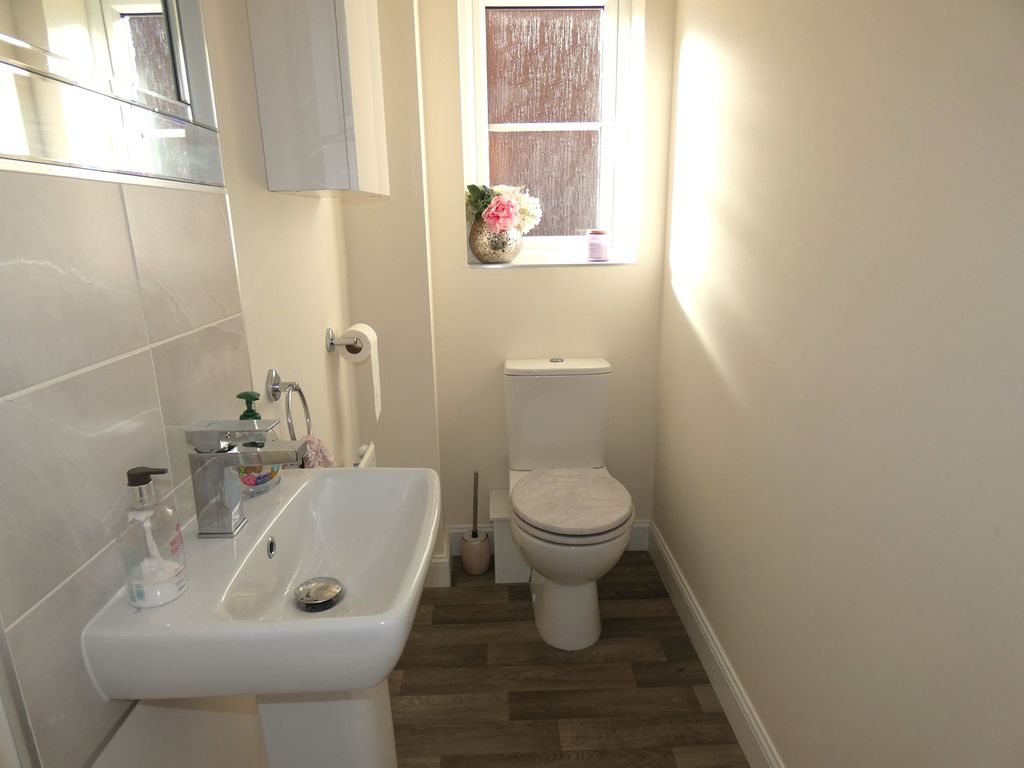 Ground Floor W/C- click for photo gallery